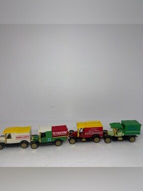 Collectors set of 4 classic trucks from 1910, 1912, 1918